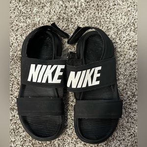 Nike Tanjun Sandals Women Size 8 Black Adjustable Sandal 882694-001